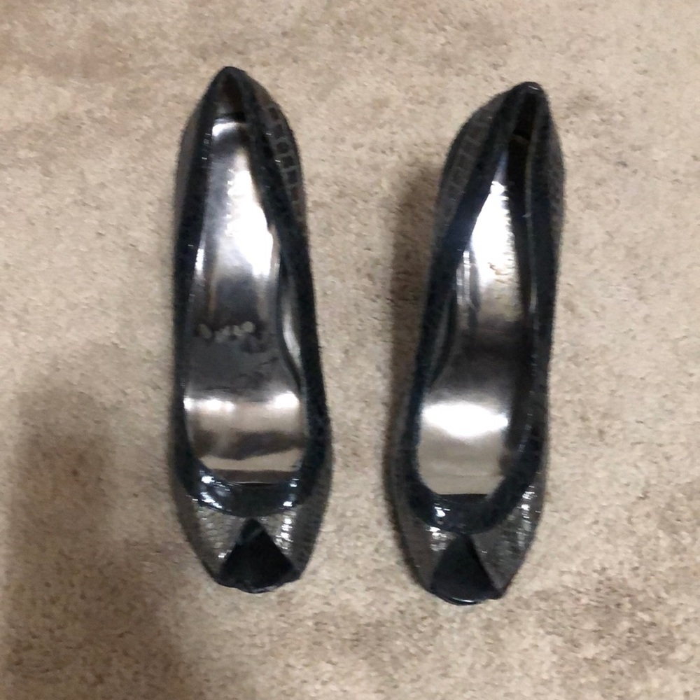 XOXO pumps
